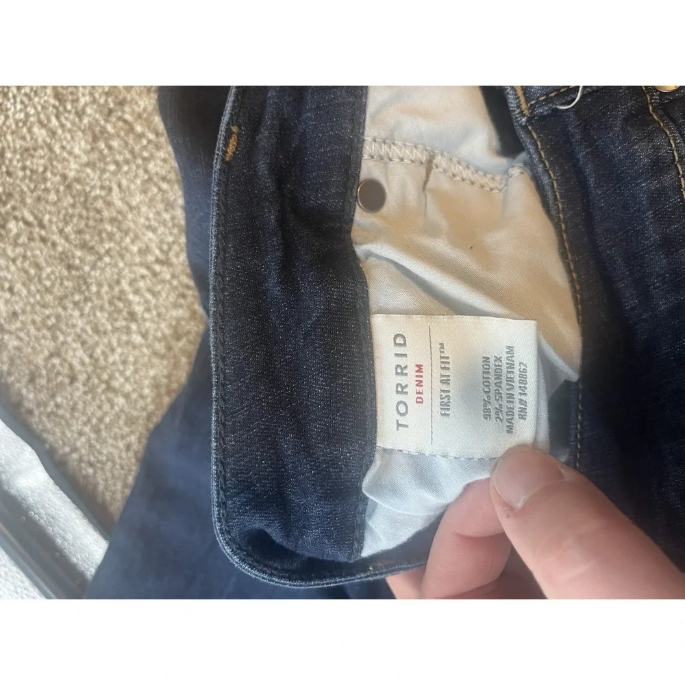 TORRID DENIM STRETCH JEANS WOMEN'S SIZE 16S DARK BLUE‎ ~ EUC